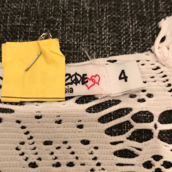 Flowers by Zoe jean short set - Picture 4 of 8